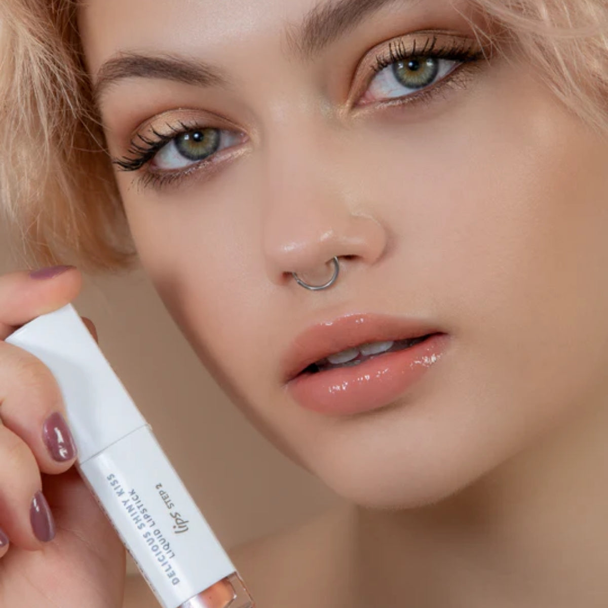 Brillo Labial Shinny Kiss Andreia