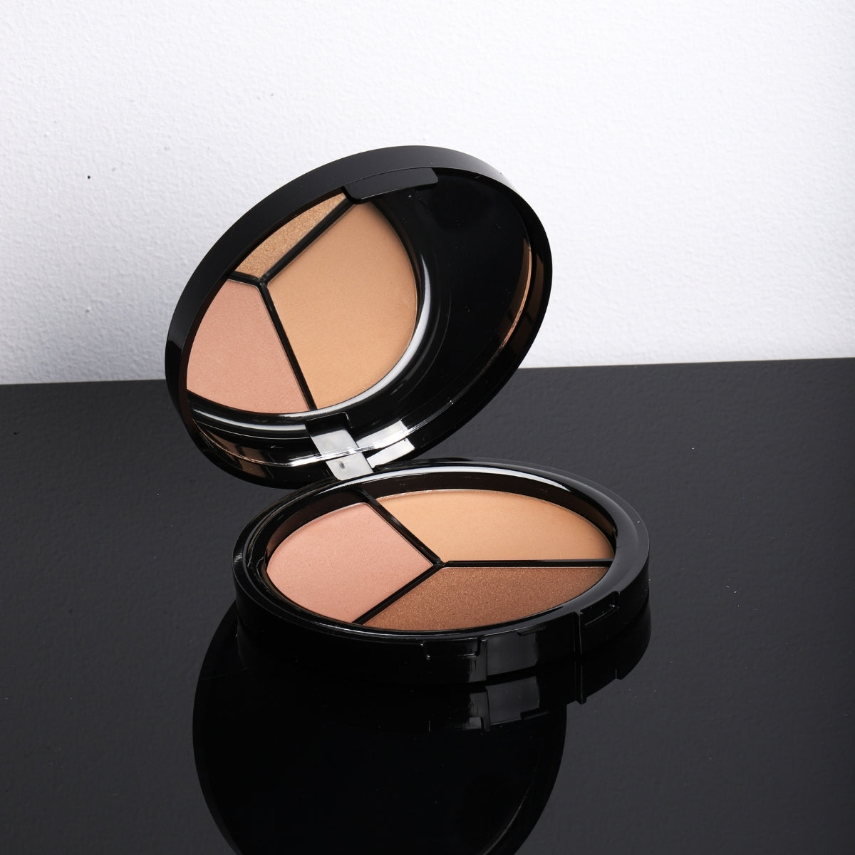 Paleta Bronceador Rubor Iluminador 3 En 1 Magic Trousse Nee