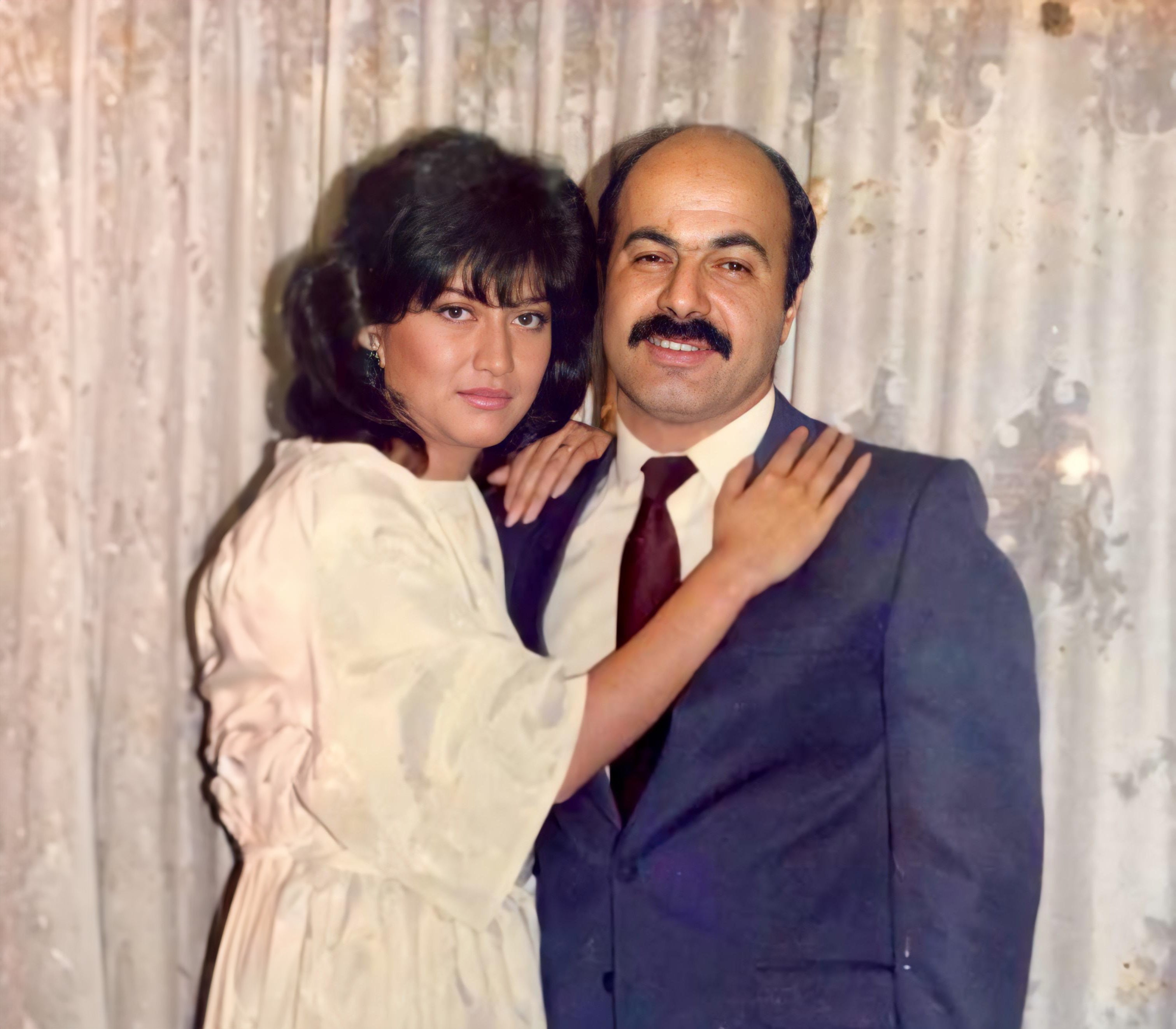 <p><strong>Origen y Visión<br/></strong><br/>Pichara nace como un emprendimiento familiar de artículos de peluquería. En 1968 se incorpora Don Abraham Pichara, cuya visión impulsa su crecimiento y la consolida en la belleza profesional.</p>