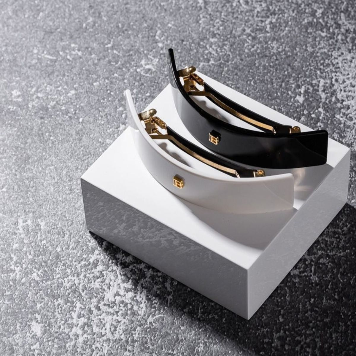 Barrette Black L Logo 18K Balmain