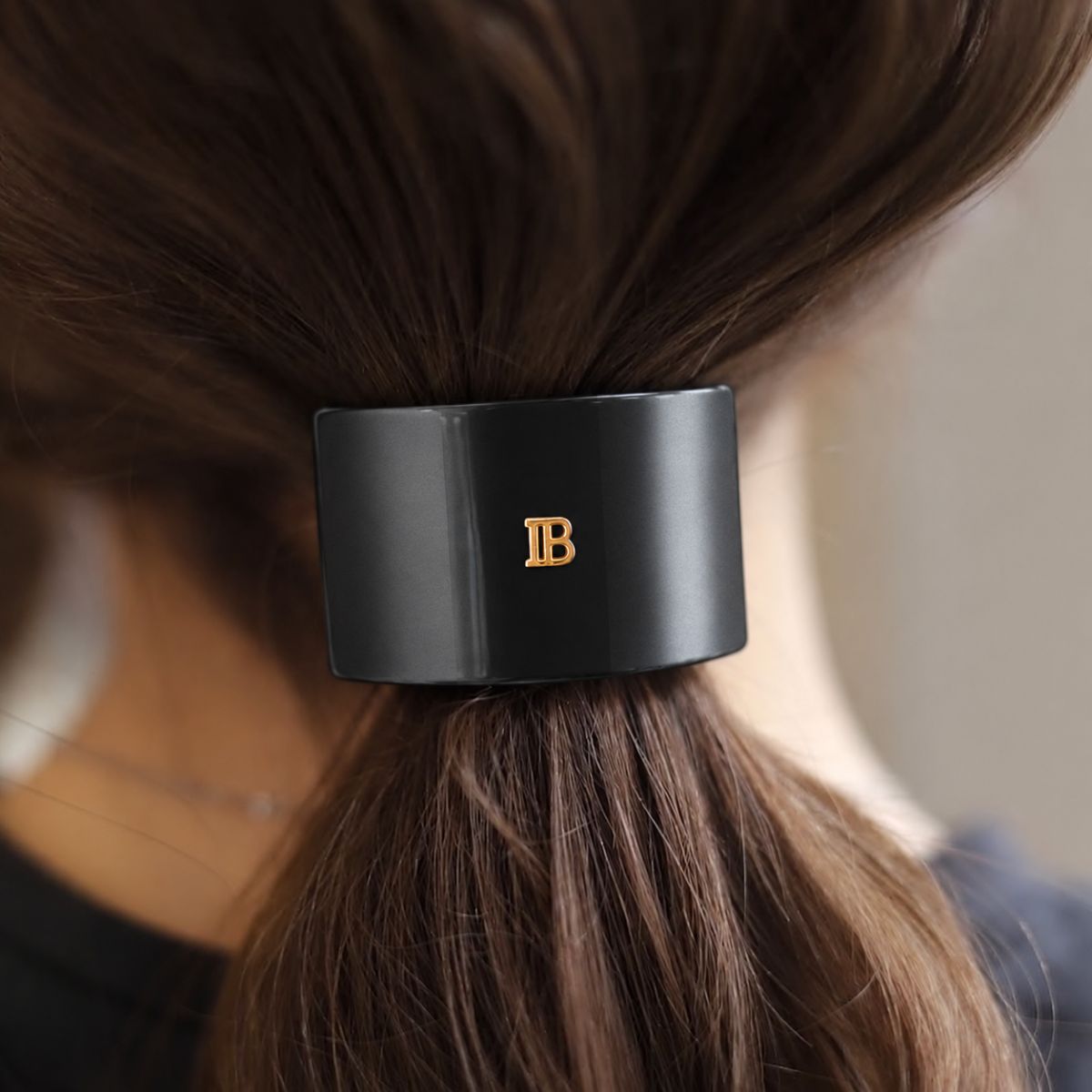 Colet Black Logo 18K Balmain